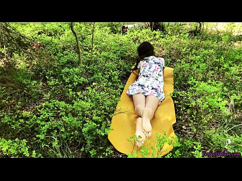 ❤️ 陌生人在Tinder上自慰我的阴部，并在树林里热情地做爱 Sex video