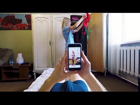 ❤️ 继妹在妈妈回家前让弟弟射精 Sex video