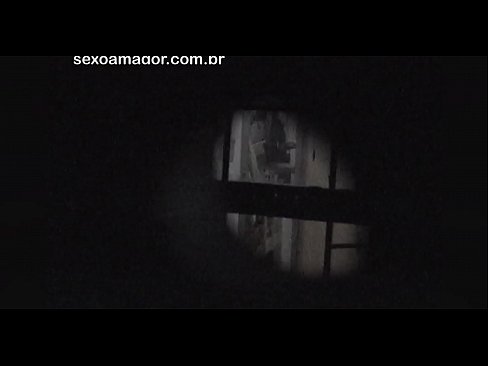 ❤️ 金发女郎被隐藏在空心砖后面的邻居偷窥者偷偷录影 Sex video